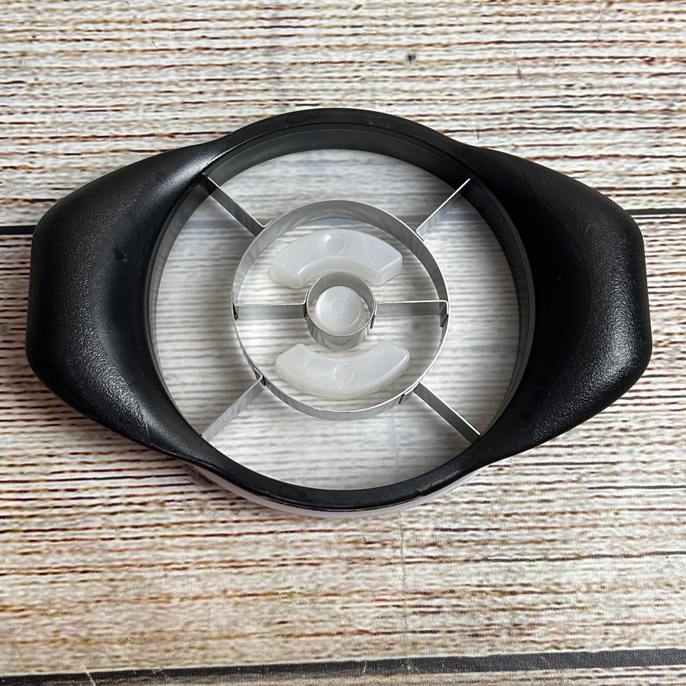The Pampered Chef Pineapple Wedger 2416 Black Stainless Steel Corer Slicer Tool